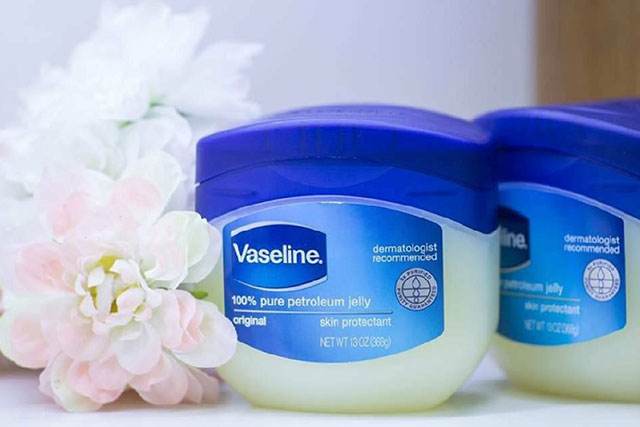 Cách bôi vaseline sau khi xăm mày hiệu quả