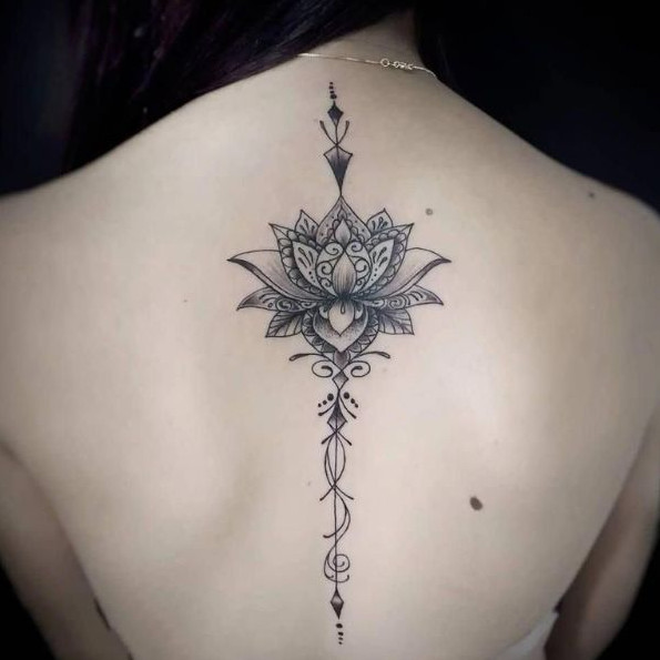 Mẫu tattoo hoa sen sau lưng đẹp